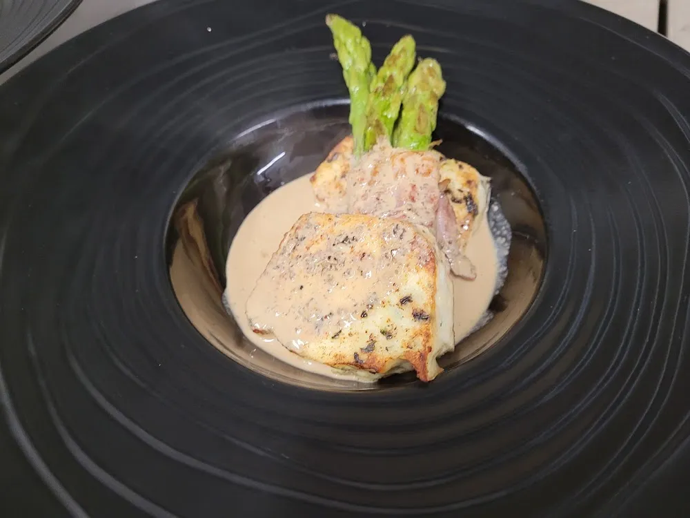 Mousseline de Volaille Aux Morilles Asperges Au Lard Et Crème de Morilles